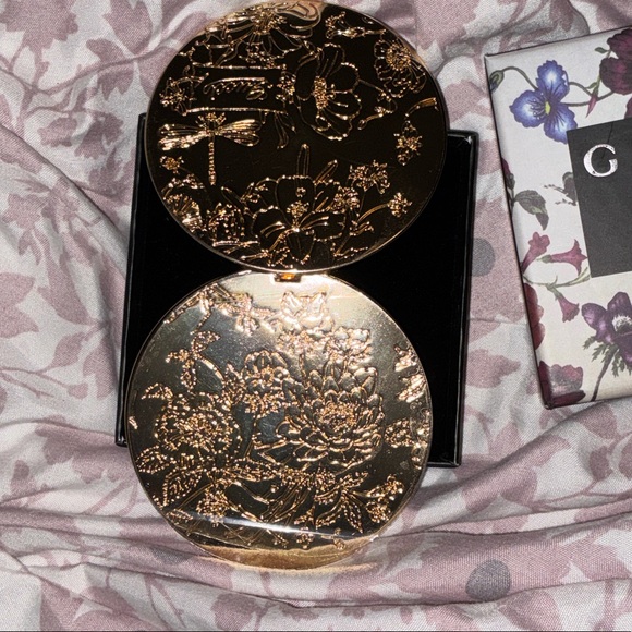 Gucci Flora Gold Compact NWOT - Picture 3 of 3